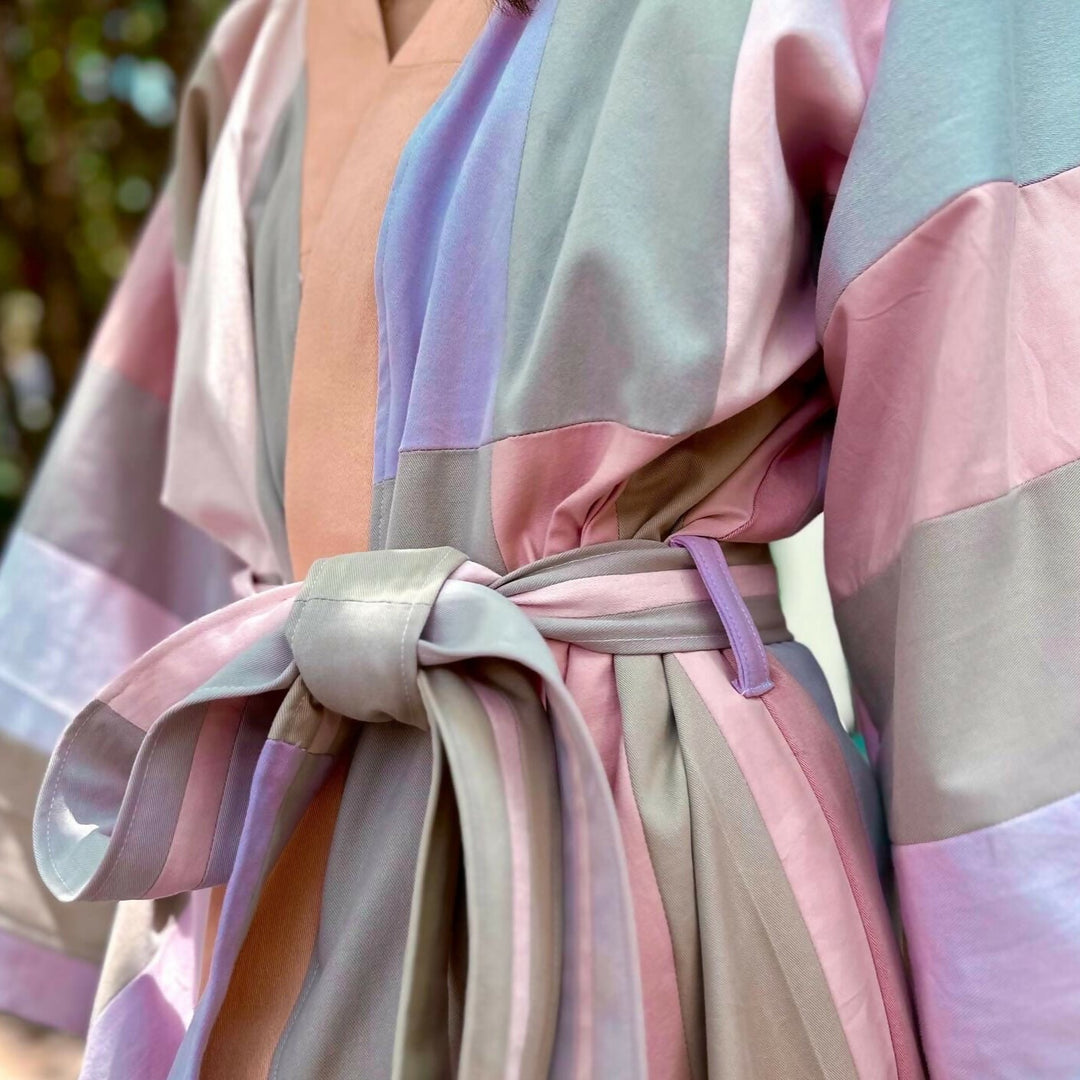 Heller Bademantel und Kimono