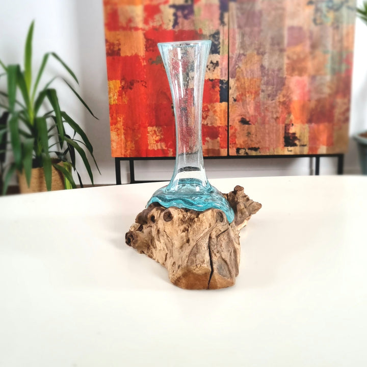 Vase aus Wurzelholz und mundgeblasenem Glas