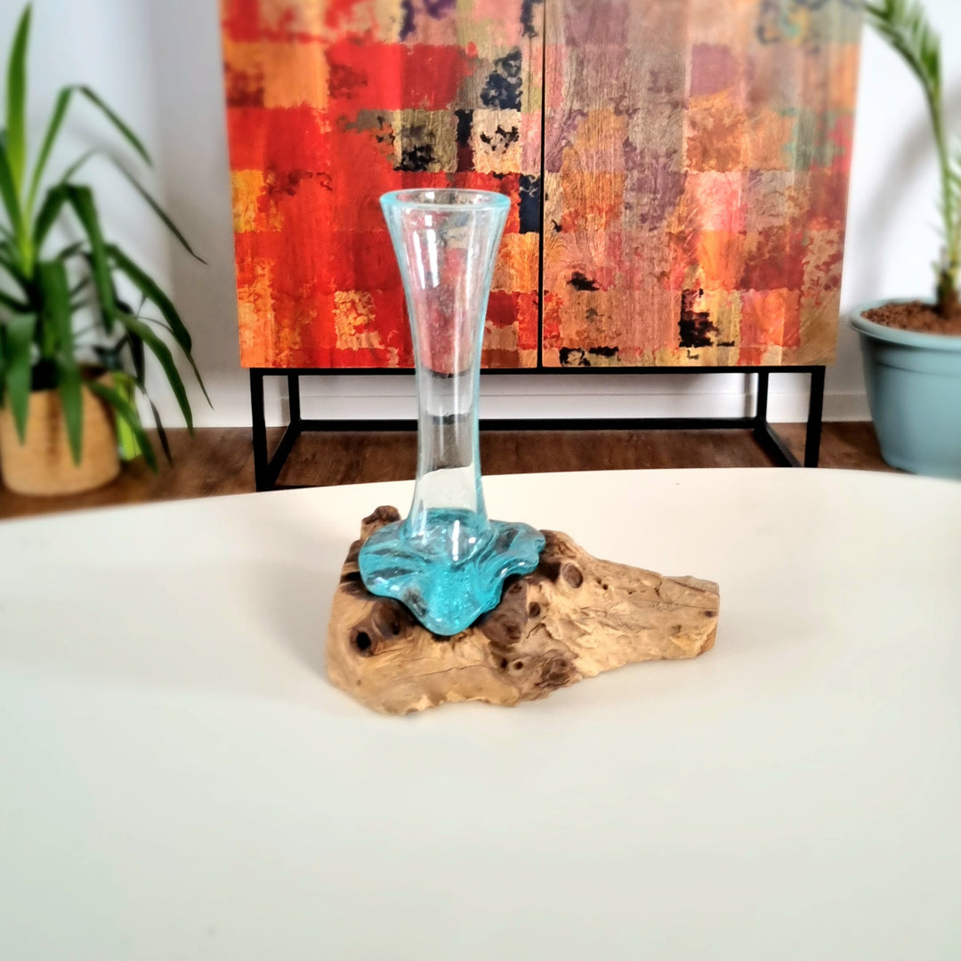 Vase aus Wurzelholz und mundgeblasenem Glas