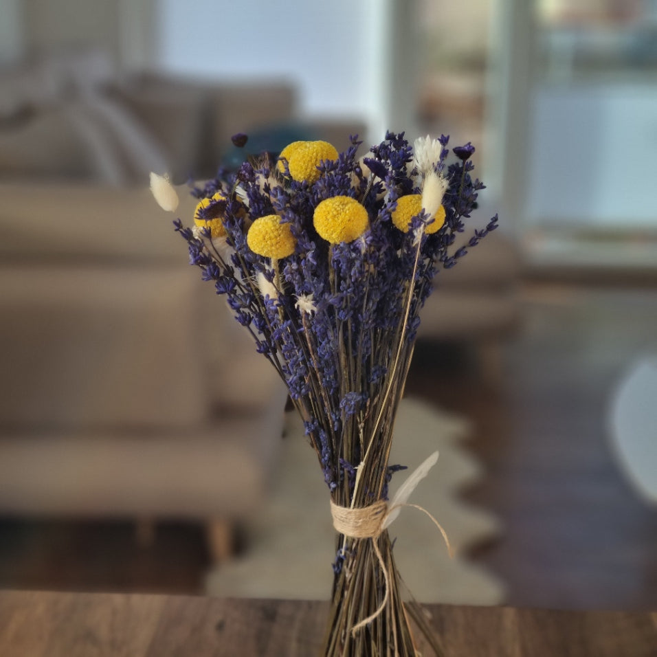 Lavendel Trockenstrauß by Foreign Flowers