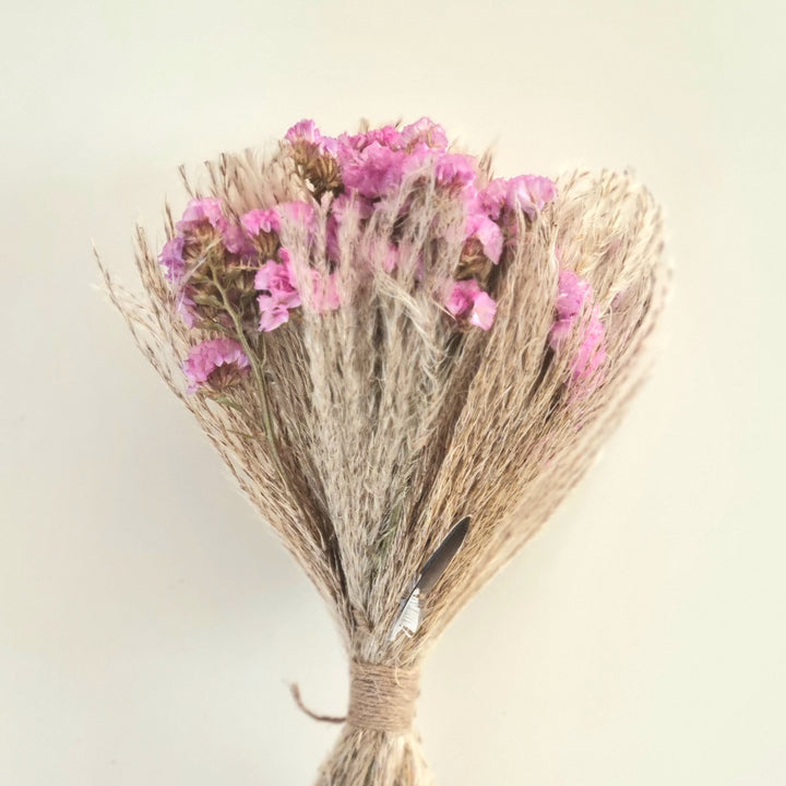 Fuchsia Strandflieder Trockenstrauß by Foreign Flowers