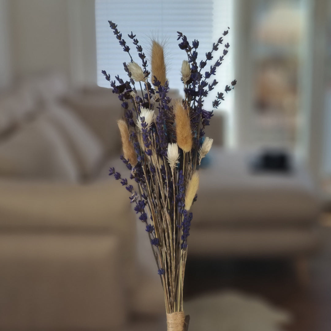 Kleiner Lavendel Trockenstrauß by Foreign Flowers