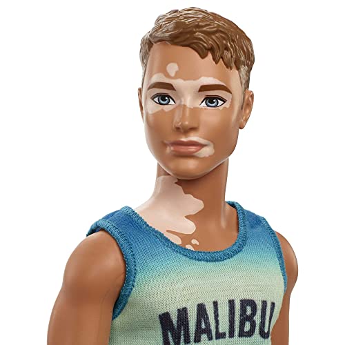 BARBIE Ken Fashionistas - Puppe im Malibu-Tanktop mit Vitiligo ab 3 Jahren