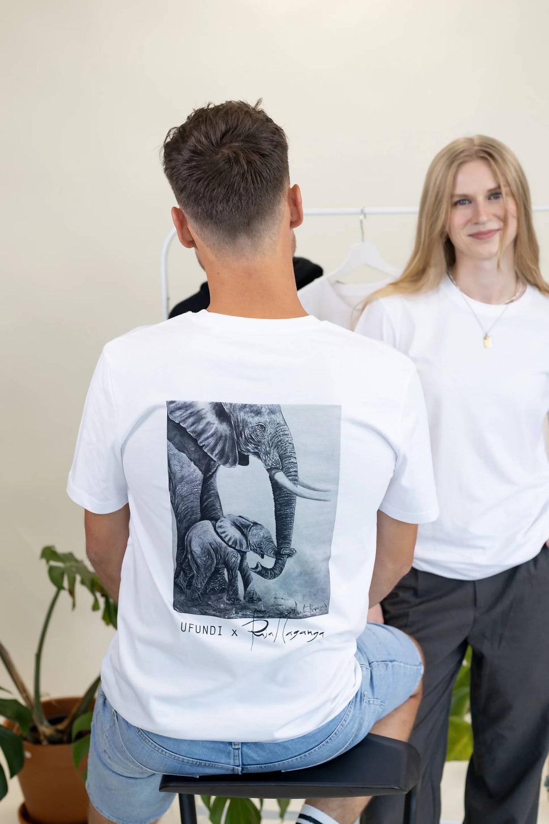 RajaSocialFashionT-ShirtBasicPaarfotoFokus