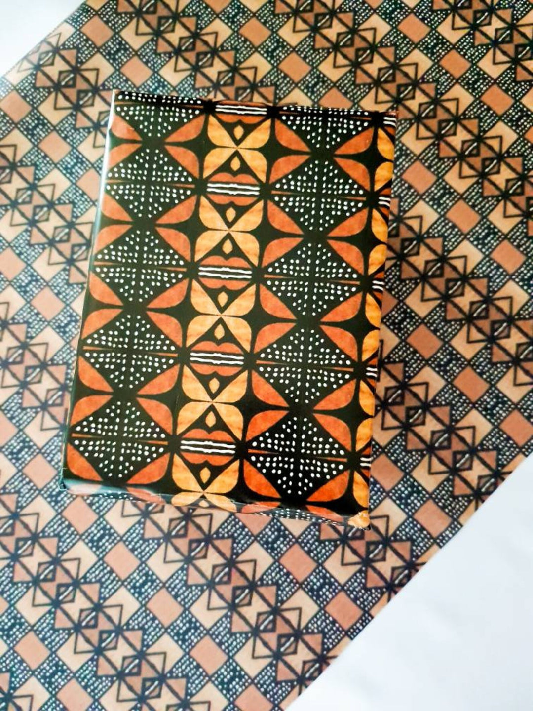 Geschenkpapier mit Bogolan Muster aus Mali